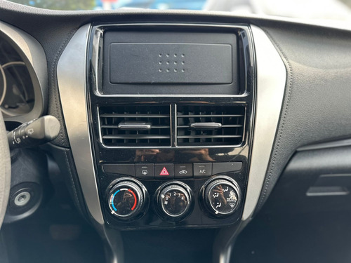 Toyota Yaris 1.3 16V FLEX XL LIVE MULTIDRIVE