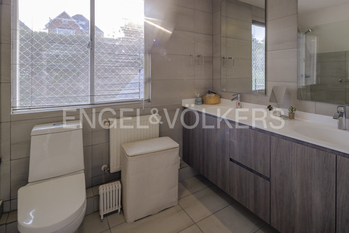 Casa En Condominio, Remodelada