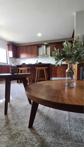Espectacular Residencia $3,3,00,000 Ubicado En Pachuca