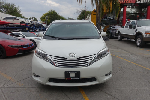 Imagen 2 de 13 de Toyota Sienna Limited 2015
