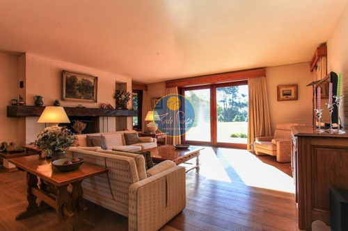 Venta De Casa 4 Dormitorios En Barrio Golf, Punta Del Este.- Ref: 5775