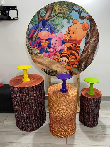 Alquiler De Fondo + 3 Mesas Circulares Winnie The Phoo