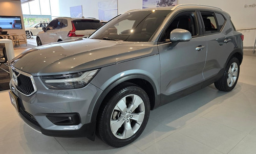 Volvo XC40 MOMENTUM T4