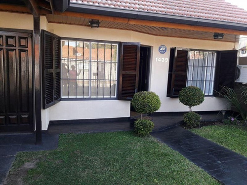 Chalet 4 Ambientes Con Cochera Doble