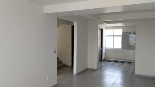 Hermoso Town House En Corregidora, Construcción 141 M2, 3 Habitaciones 2.5 Baño