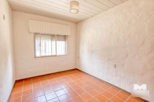 Imagen 22 de 30 de Depósito Y Casa De 3 Ambientes Con Patio Terraza Y Cochera Varios Autos