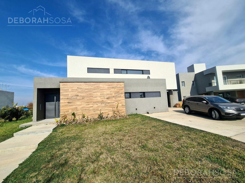 Hermosa Casa Con Salida A La Laguna - El Canton