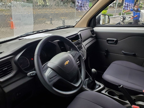 Imagen 7 de 10 de Chevrolet Tornado Van 2022
