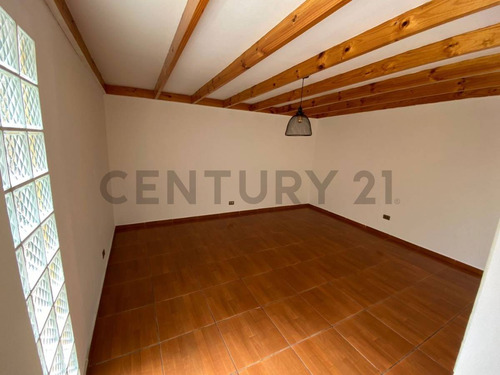 Vendo Casa En Pasaje Sector Avda. Juan Cisternas