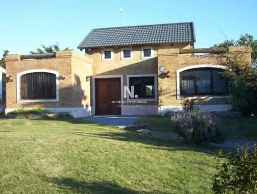 Casa En Pinares Con Vista Parcial Al Mar- Ref: 3807