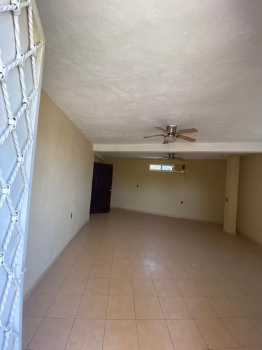 Excelente Casa En La Colosio R.a