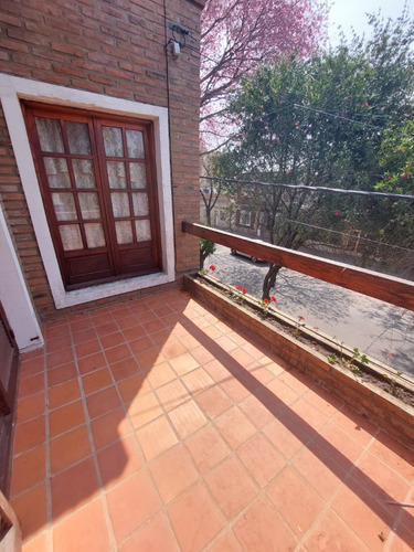 Venta Casa De 3 Dormitorios Con Patio, Barrio Jorge Cura Rosario