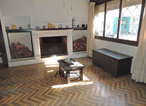 Imagen 2 de 14 de Venta Casa En Pocitos. Fondo Con Parrillero Garage, Terraza Al Frente.