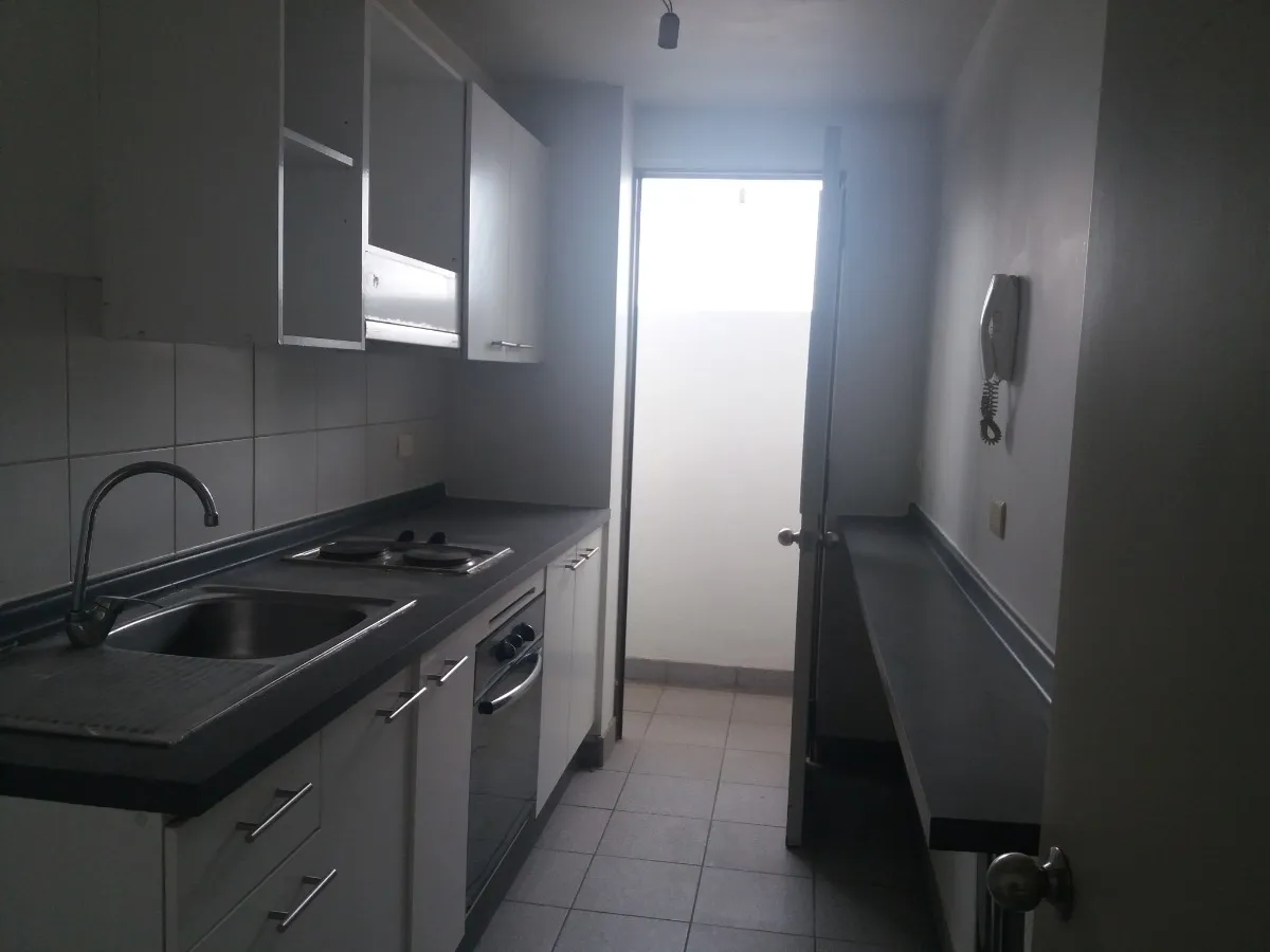 Imagen 3 de 10 de Excelente Departamento Piso 13 A Pasos Del Metro Santa