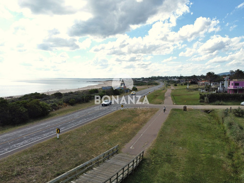 Piriápolis, Playa Hermosa. Casa En Venta A 200 Metros De La Playa. Padrón Único, 4 Dormitorios, 2 Baños