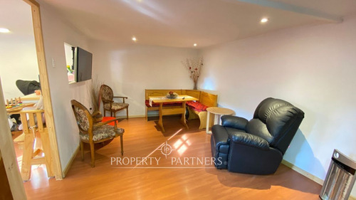 Excelente Vivienda Familiar, Con Departamento Inte...