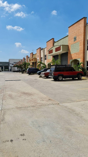 Imagen 5 de 15 de Johanna Castillo Vende Galpon En Manantial