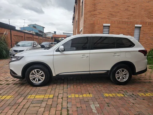 Mitsubishi Outlander Kaiteki 2.4 4x4 Lx 7 Puestos