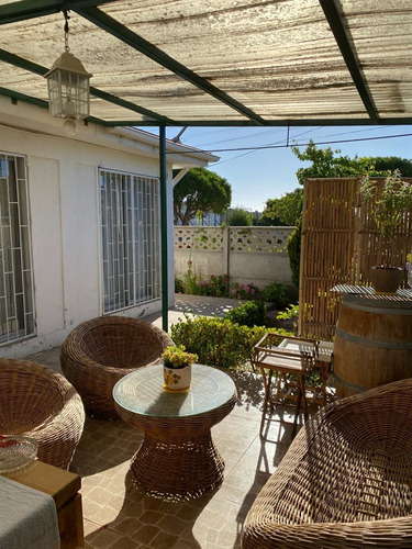 Casa En Venta De 3d, 2b.algarrobo Central.