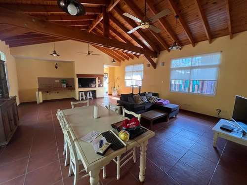 Imagen 4 de 16 de Casa - Barrio Parque Leloir