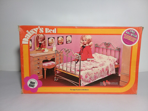 Cama Con Accesorios Para Muñeca Daisy (simil Barbie)
