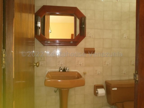 Imagen 4 de 9 de Impecable Casa En Judibana, De Muy Buena Construcción Y Distribución. Este Es Un Urbanismo Tranquilo Y Con Servicios Públicos Ininterrumpidos. #22-18918