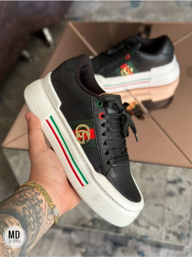 Zapatos Deportivos Marca Gucci. Talla 38. 