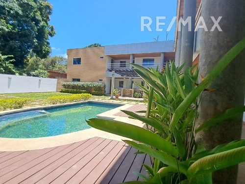 Re/max 2mil Vende Apartamento En El Conjunto Residencial Floresta Suites, La Asunción. Isla De Margarita, Estado Nueva Esparta  