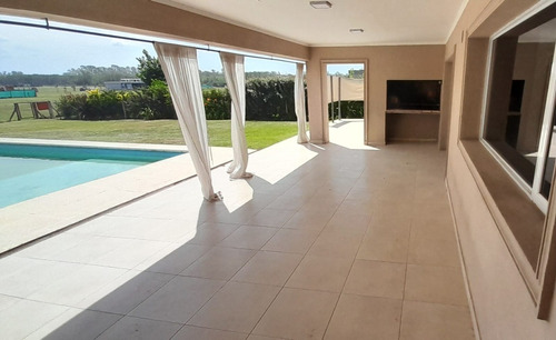 Importante Casa En La Concepción Lujan.