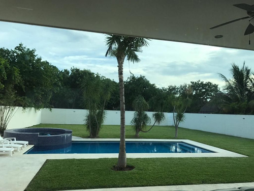 Casa De 2 Niveles En Lagos Del Sol