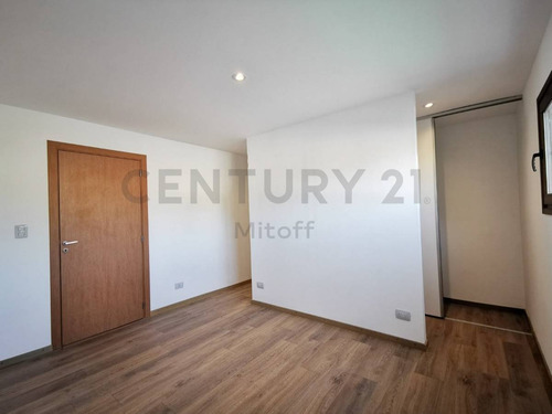 Imagen 12 de 15 de Dúplex Tipo Casa Al Frente De 3 Dormitorios, Jardín Y Cochera En Venta En Gonnet