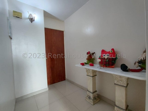 Apartamento En Venta San Jacinto Maracay 24-10969 Ec