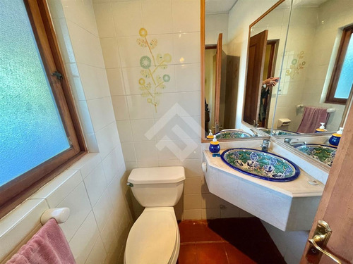 Casa En Venta De 5 Dorm. En Calera De Tango 5042 Mt2 Terreno
