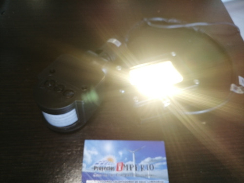 Imagen 4 de 7 de Reflector Led 12v Sensor Movimiento Fotocelda Apto Kit Solar