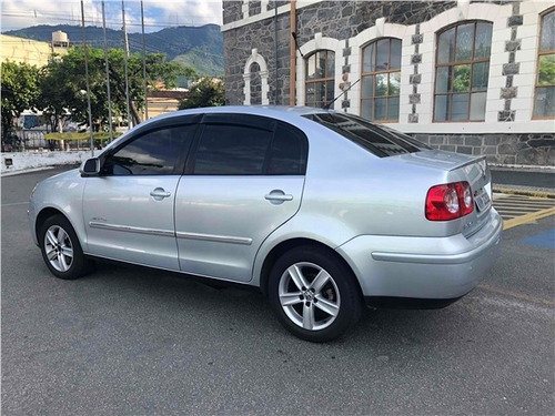 Volkswagen Polo Sedan 2.0 Mi Comfortline 8v Flex 4p Manual