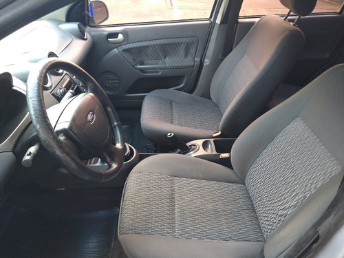 Ford Fiesta Sedan 1.6 8v Flex