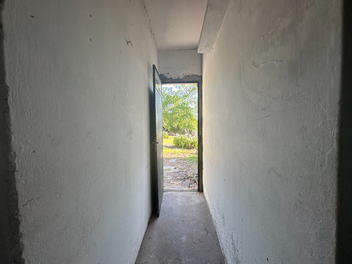 Casa 2dormitorios Con Entrada Secundaria En Barrio Estación, Minas, Lavalleja.
