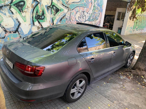 Imagen 4 de 6 de Volkswagen Vento 2016 2.5 Luxury 170cv Tiptronic