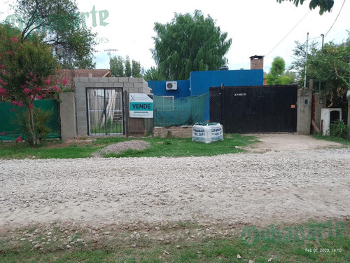 Venta De Casa En Barrio Los Troncos Prox Acceso Oeste Km47