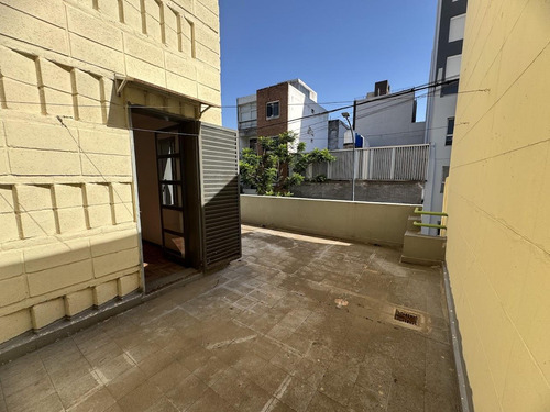 Venta Departamento Alberdi, Dos Dorm, Un Baño, Amplio Balcon