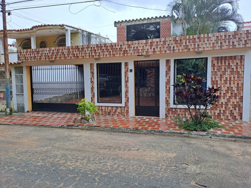 Tibisay Rojas Vende Hermosa Casa En Urbanizaciòn El Pinar. Naguanagua   Cod. 207976