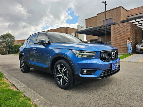 Volvo XC40 2.0 T4 R-Design
