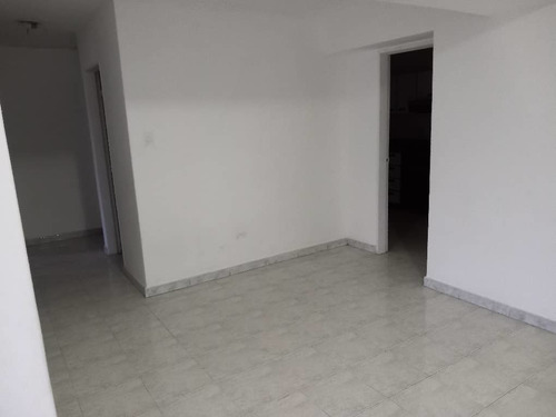 Imagen 16 de 21 de Se Alquila Apartamento En Manzanares
