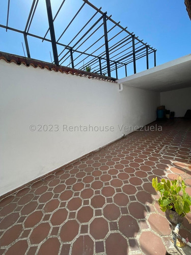 Hermosa Casa Con Acabados Y Espacios Amplios Conjunto Privado Vigilancia Pozo Agua Palo Negro Estef 24-10334
