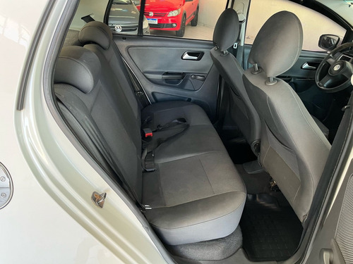 Volkswagen Fox 1.0 MI TREND 8V FLEX 4P MANUAL