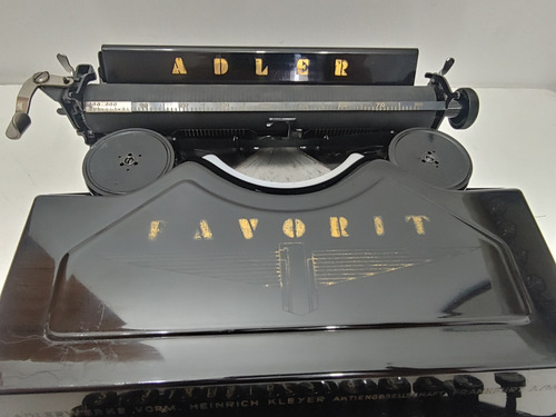 Maquina De Escrever Adler Favorita Ano 1940 (Usado)