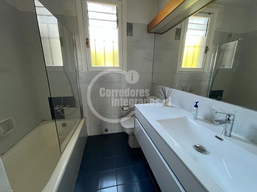 Casa En Venta De 5 Dorm. En Santo Domingo