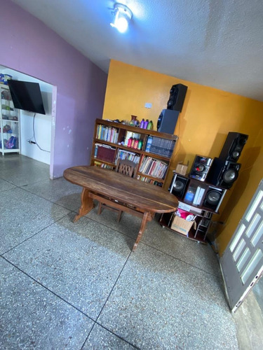 Vera Casa Inmobiliaria Vende Casa En La Urb La Esmeralda Dmo
