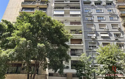 Piso Alto En Recoleta Con Balcón Corrido, Cochera Y Seguridad 24 Hs