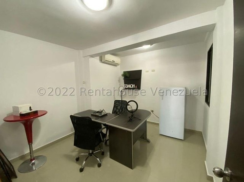 Imagen 13 de 22 de Julio Latouche Vende Hermoso Townhouse En Lomas Del Este Valencia 23-9286